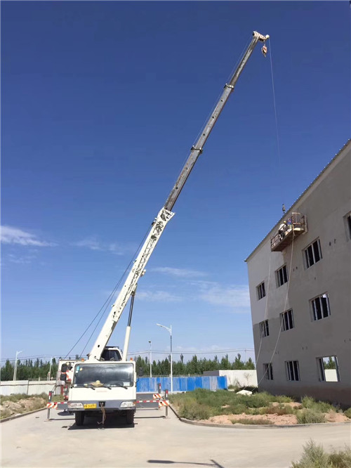 涟源市“轻装强干”—— 吊车的 “轻量化臂架” 技术